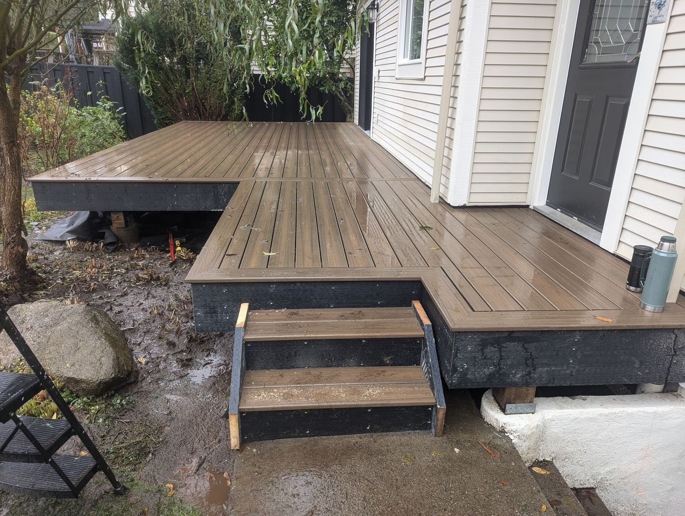 L-shaped composite deck